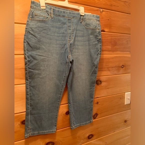 Croft & Barrow mid-rise Capri jeans, Women’s size 14. NWT - Picture 1 of 6